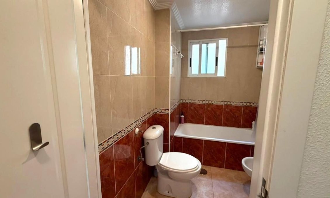 Segunda mano - Apartamento -
Torrevieja - PARQUE DE LAS NACIONES