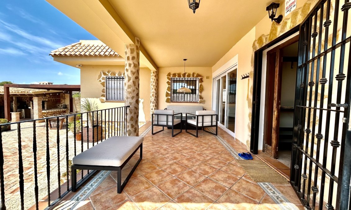 Segunda mano - Villa -
La Zenia - Costa Blanca