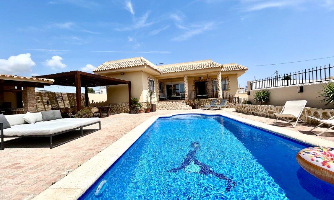 Segunda mano - Villa -
La Zenia - Costa Blanca