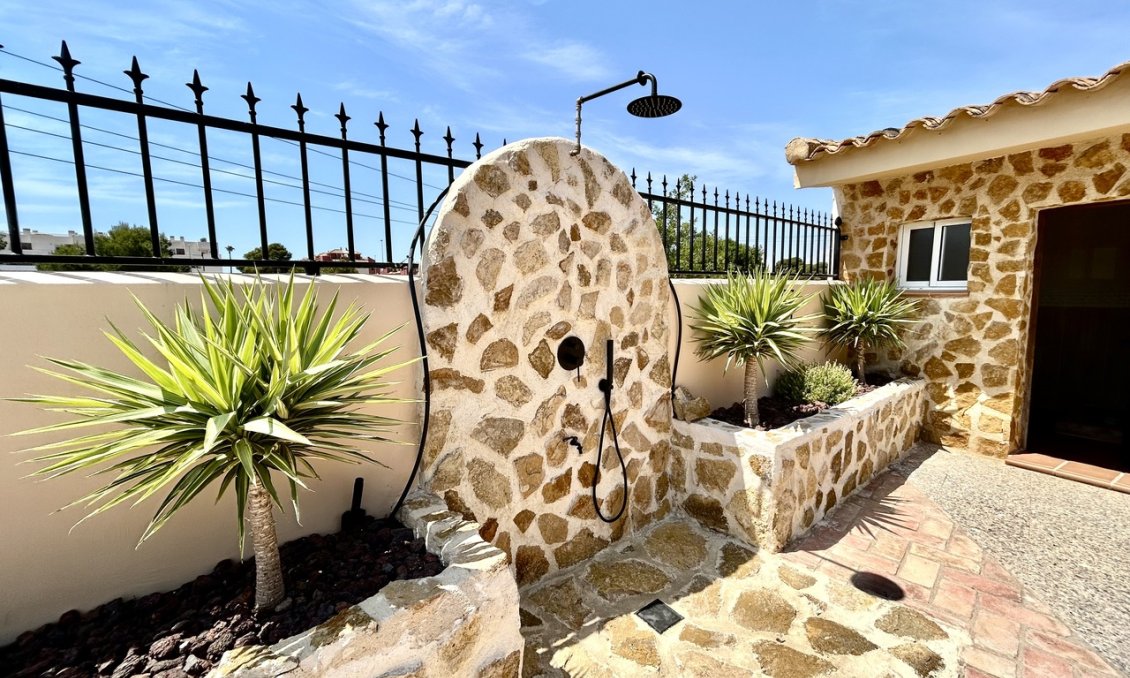 Segunda mano - Villa -
La Zenia - Costa Blanca