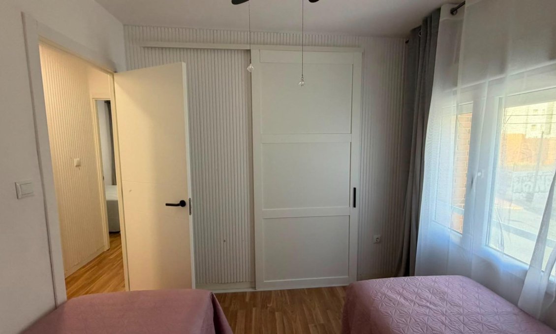 Segunda mano - Apartamento -
Torrevieja - Playa del Cura