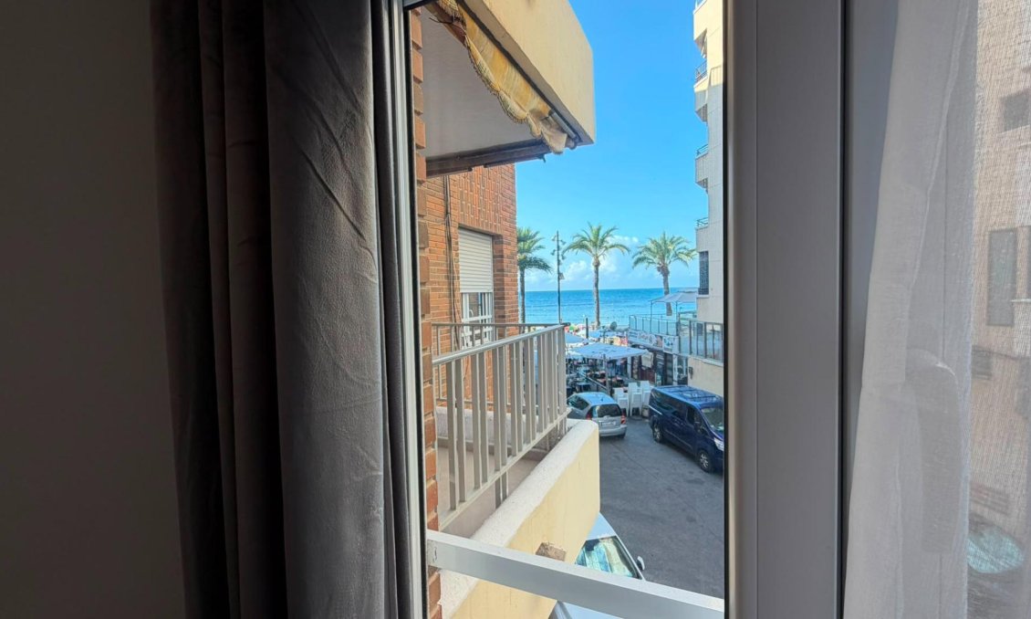 Segunda mano - Apartamento -
Torrevieja - Playa del Cura