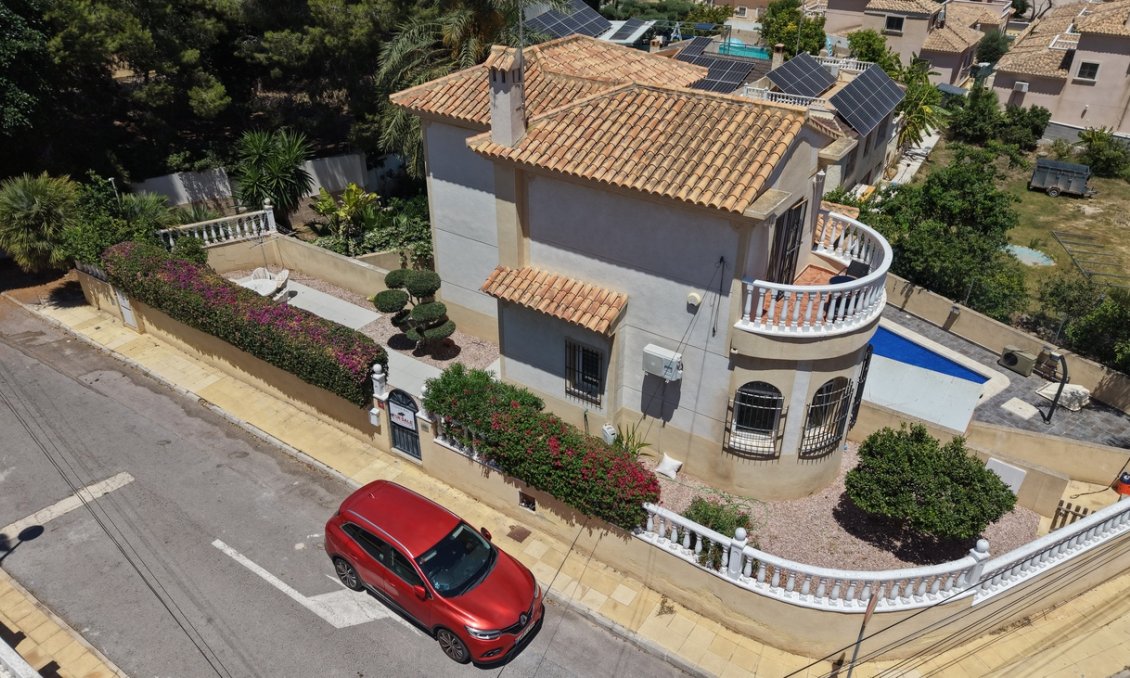 Resale - Villa -
Villamartin - Costa Blanca