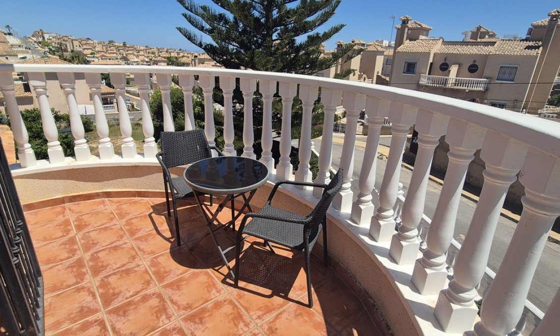 Resale - Villa -
Villamartin - Costa Blanca