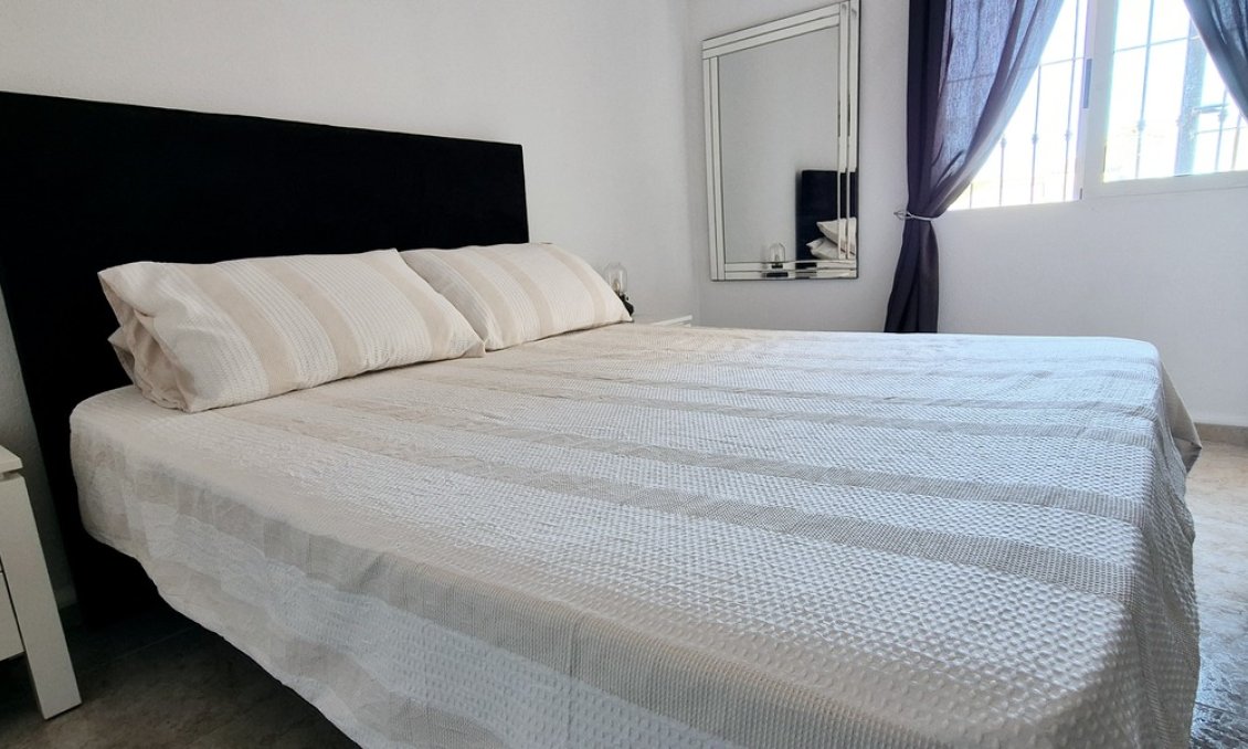 Resale - Villa -
Villamartin - Costa Blanca