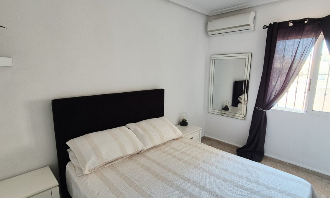 Resale - Villa -
Villamartin - Costa Blanca