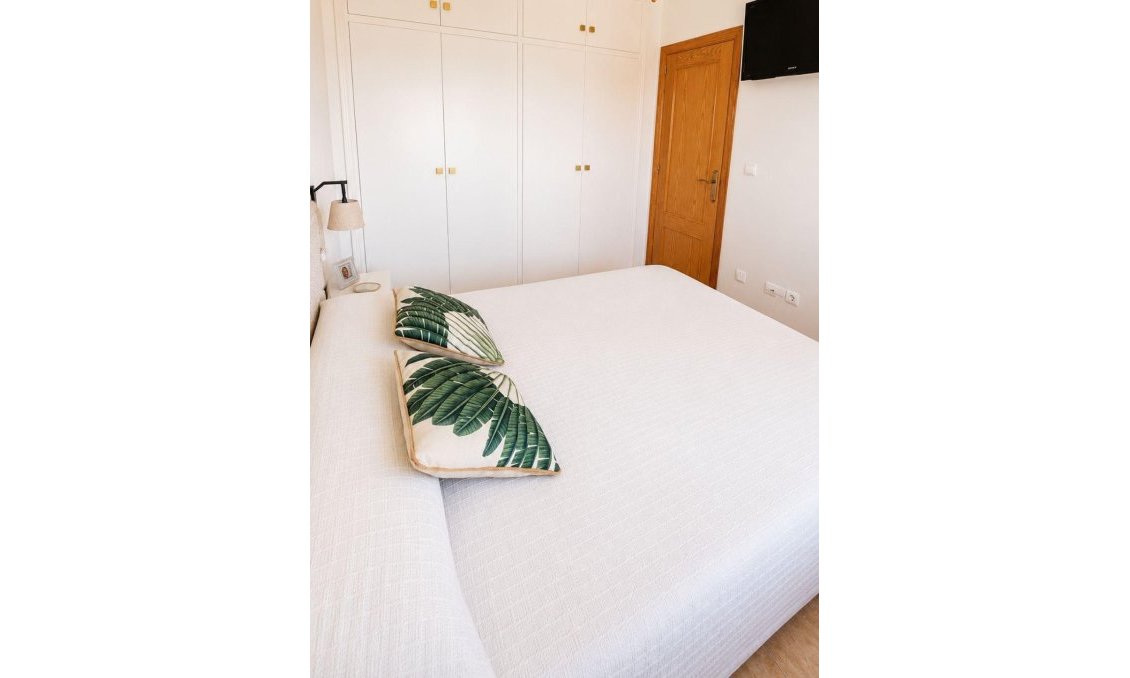 Resale - Apartment -
Orihuela Costa - Campoamor