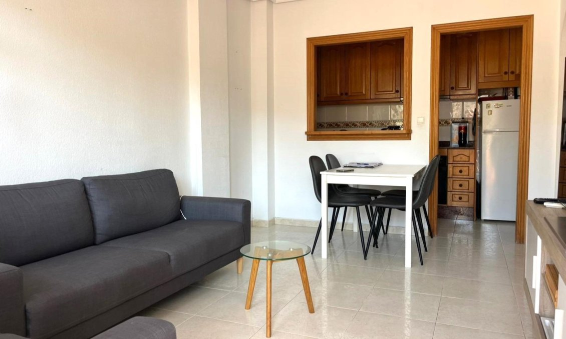 Resale - Bungalow -
Torrevieja - Estacion De Autobuses