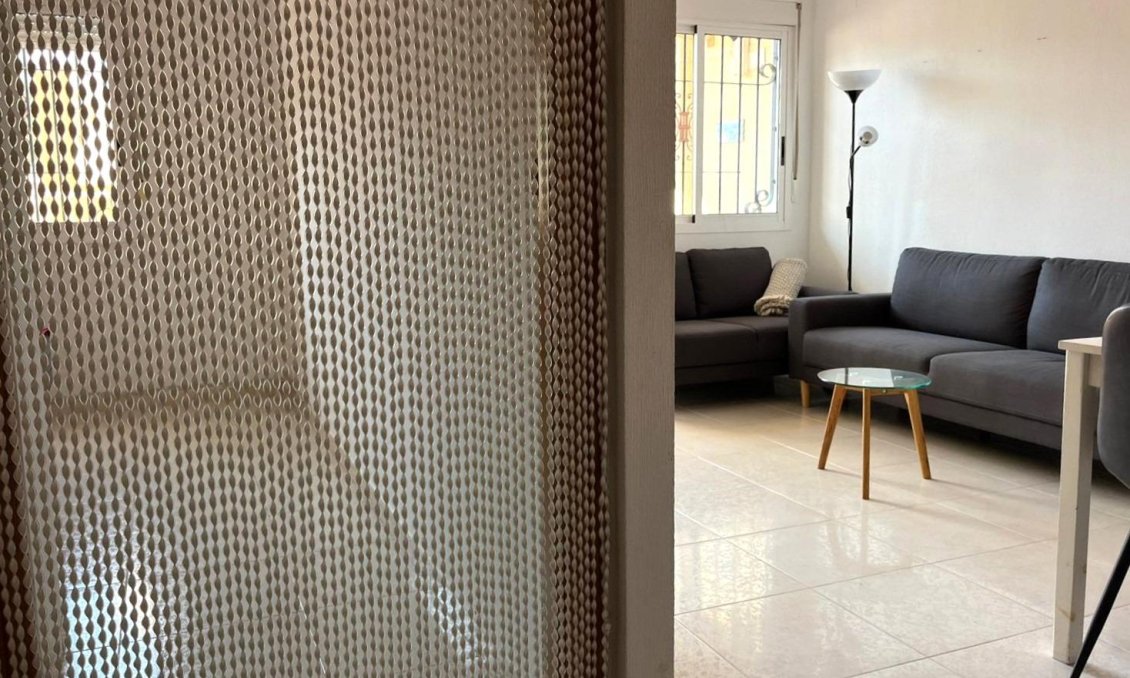Resale - Bungalow -
Torrevieja - Estacion De Autobuses