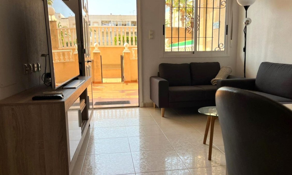 Resale - Bungalow -
Torrevieja - Estacion De Autobuses