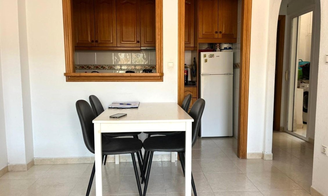 Resale - Bungalow -
Torrevieja - Estacion De Autobuses