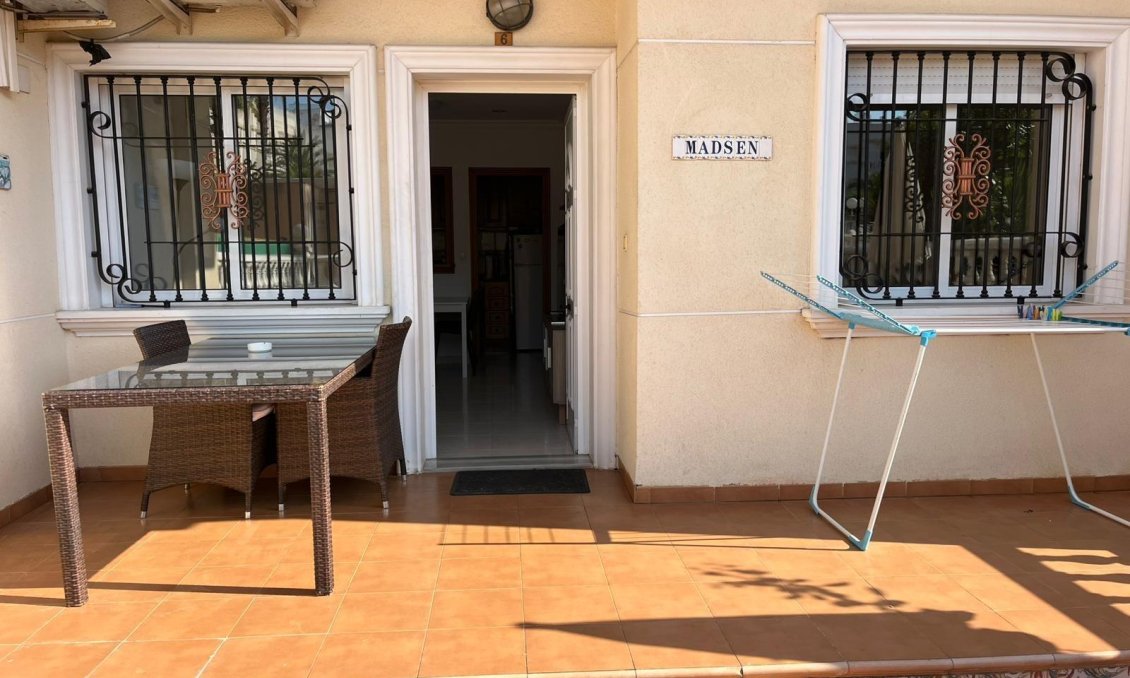 Resale - Bungalow -
Torrevieja - Estacion De Autobuses