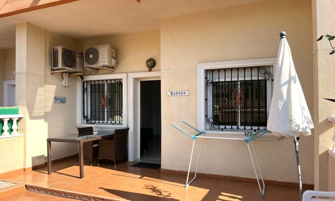 Resale - Bungalow -
Torrevieja - Estacion De Autobuses