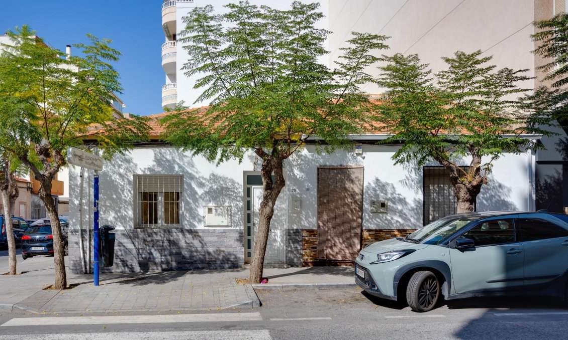 Használt Ingatlanok - Sorház -
Torrevieja - Centrum