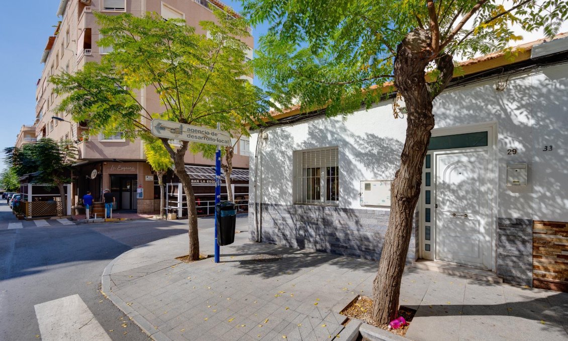Használt Ingatlanok - Sorház -
Torrevieja - Centrum