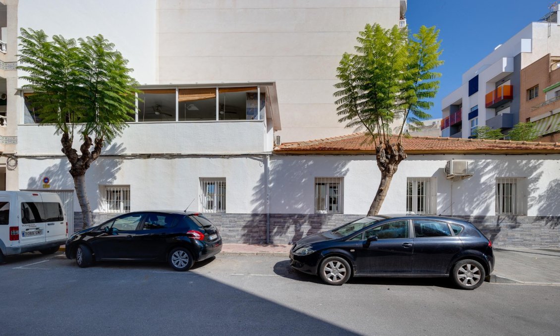 Használt Ingatlanok - Sorház -
Torrevieja - Centrum