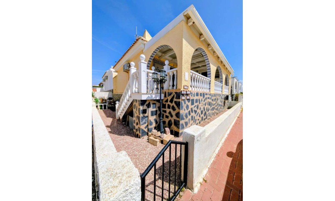 Használt Ingatlanok - Villa / Ikerház -
Camposol