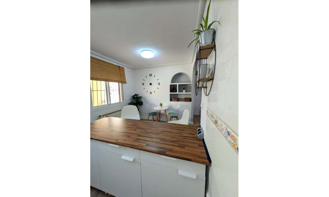 Használt Ingatlanok - Villa / Ikerház -
Camposol