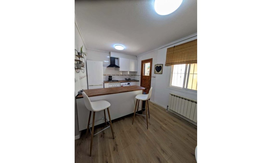 Használt Ingatlanok - Villa / Ikerház -
Camposol