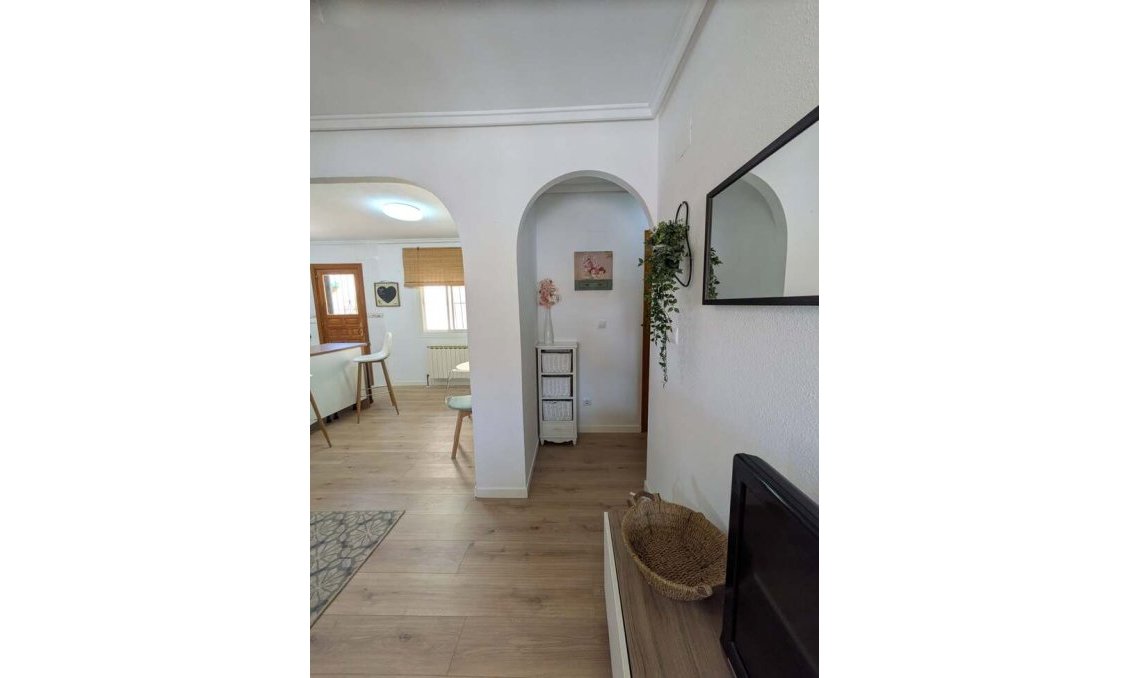 Használt Ingatlanok - Villa / Ikerház -
Camposol