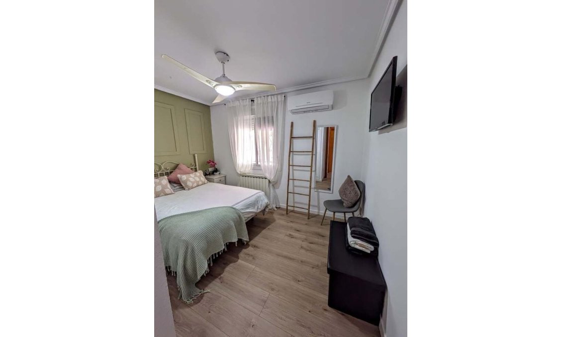 Használt Ingatlanok - Villa / Ikerház -
Camposol
