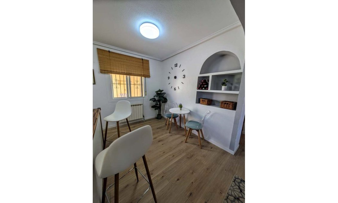 Használt Ingatlanok - Villa / Ikerház -
Camposol