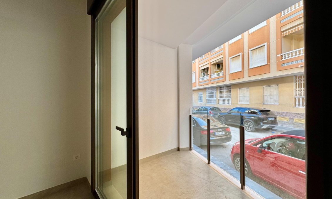 Segunda mano - Apartamento -
Torrevieja - Habaneras