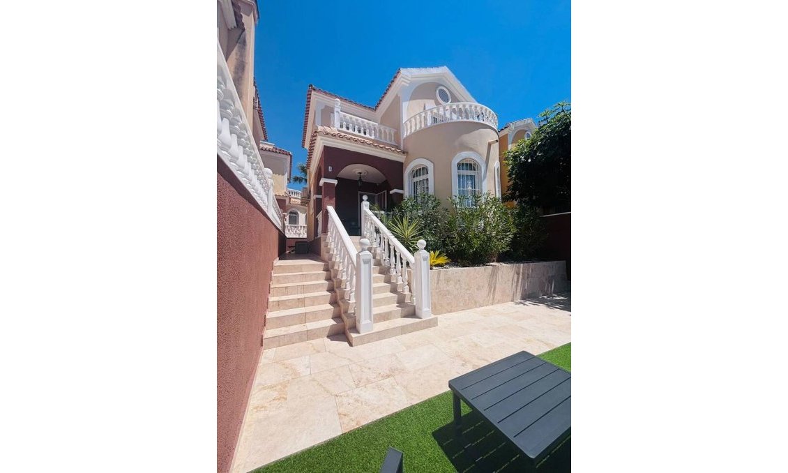 Revente - Villa -
Villamartin - Costa Blanca