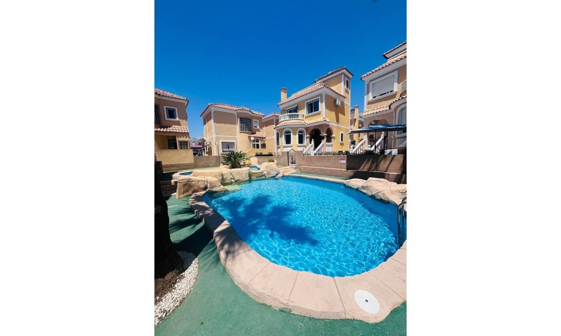Revente - Villa -
Villamartin - Costa Blanca