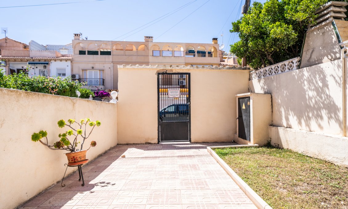Segunda mano - Apartamento -
Torrevieja - El Chaparral