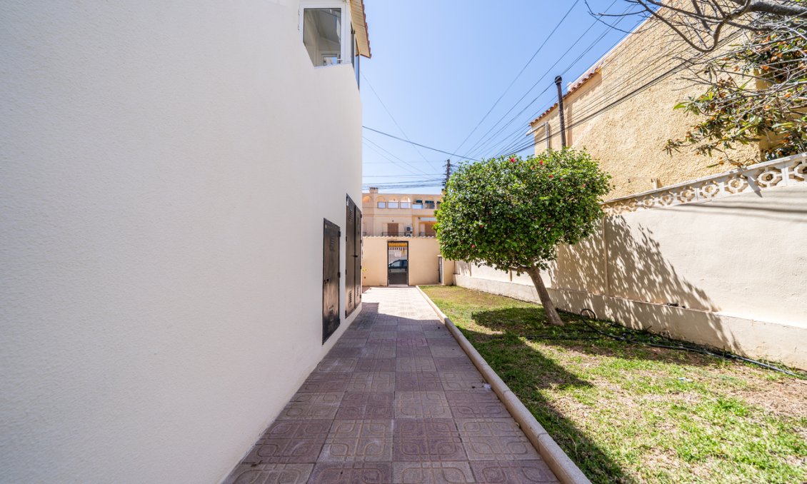 Segunda mano - Apartamento -
Torrevieja - El Chaparral
