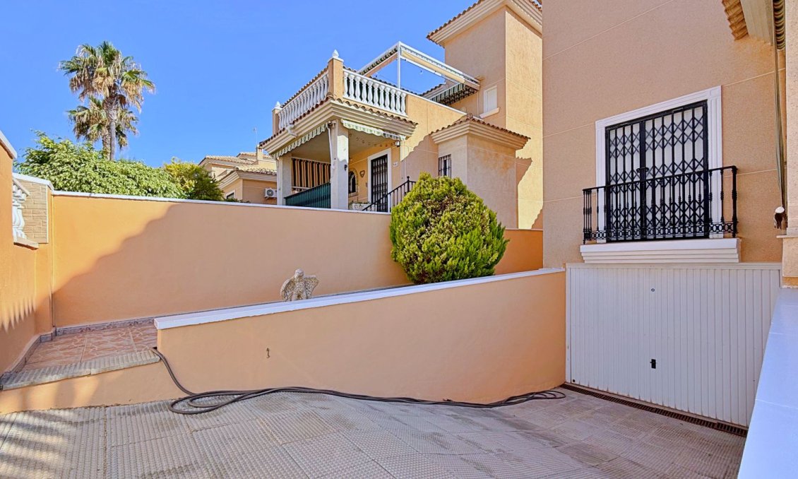 Revente - Villa -
Orihuela - Inland