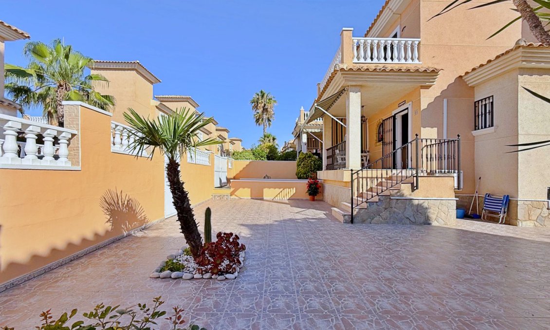 Revente - Villa -
Orihuela - Inland