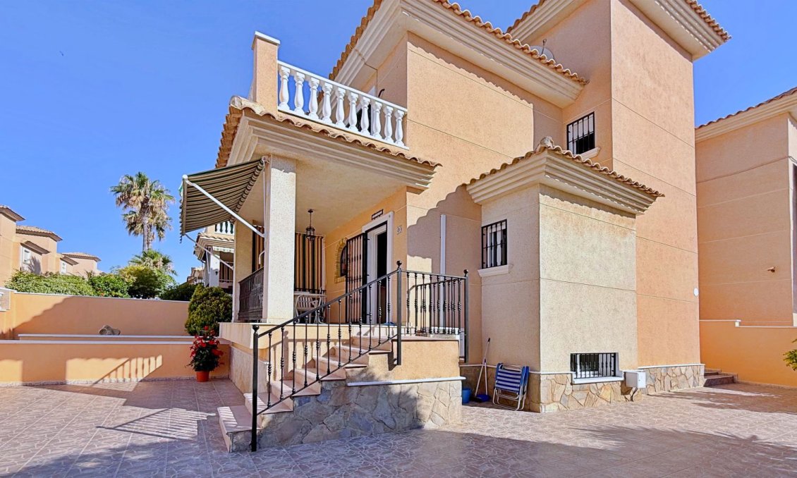 Revente - Villa -
Orihuela - Inland