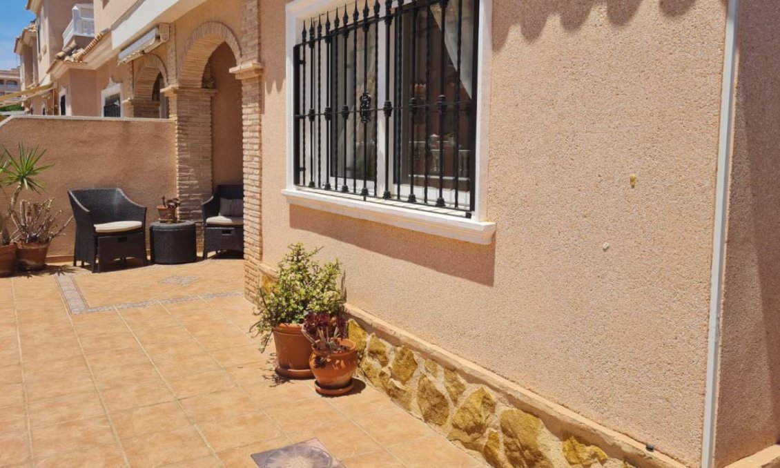 Segunda mano - Villa -
Villamartin - Costa Blanca