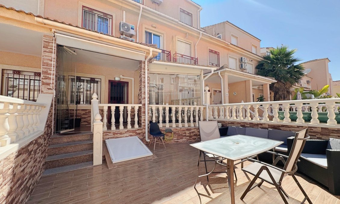 Segunda mano - Villa / Semi pareado -
Orihuela Costa - La Zenia