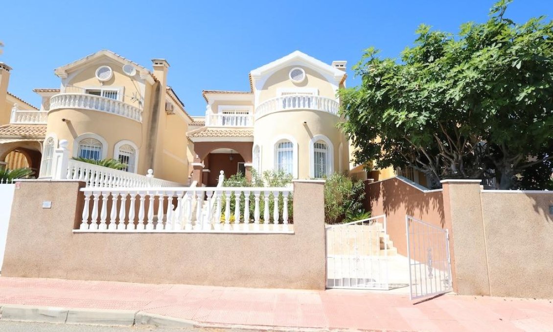 Segunda mano - Villa -
Orihuela Costa - Costa Blanca