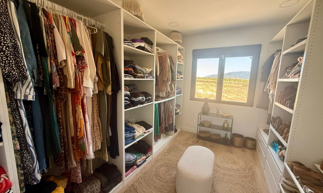 Revente - Villa -
Pinoso - Inland
