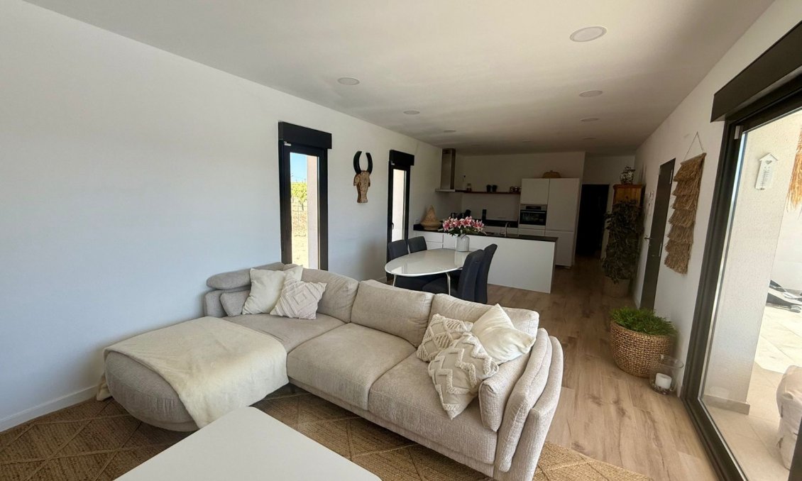 Revente - Villa -
Pinoso - Inland