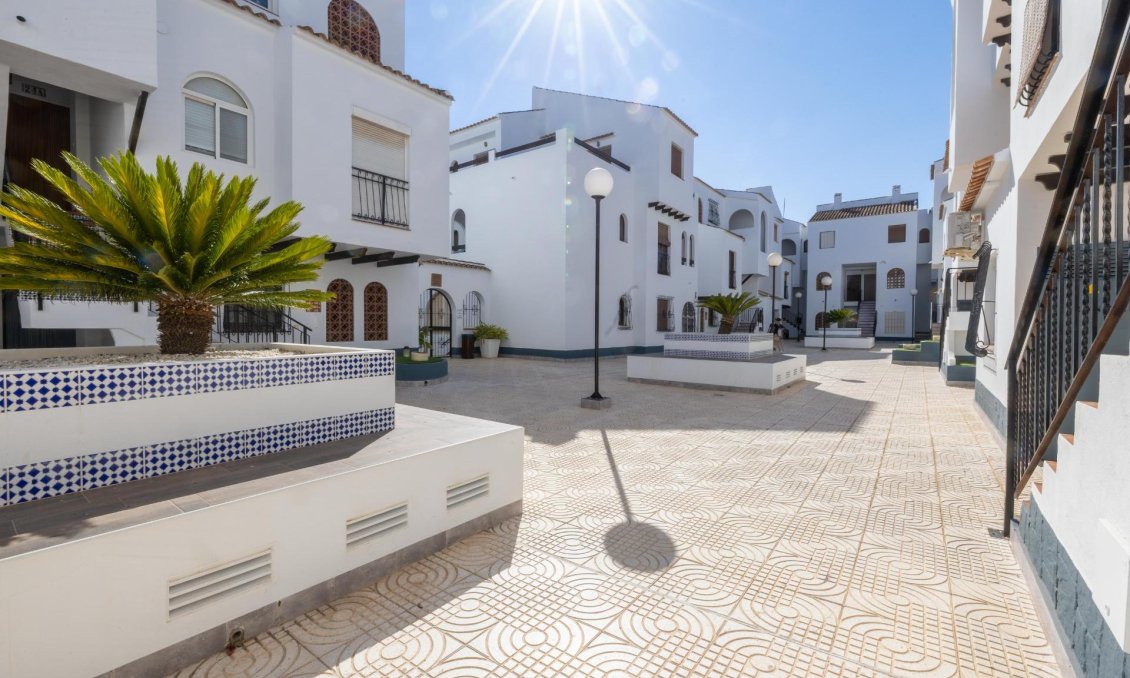 Segunda mano - Apartamento -
Torrevieja - El Acequión - Los Náufragos