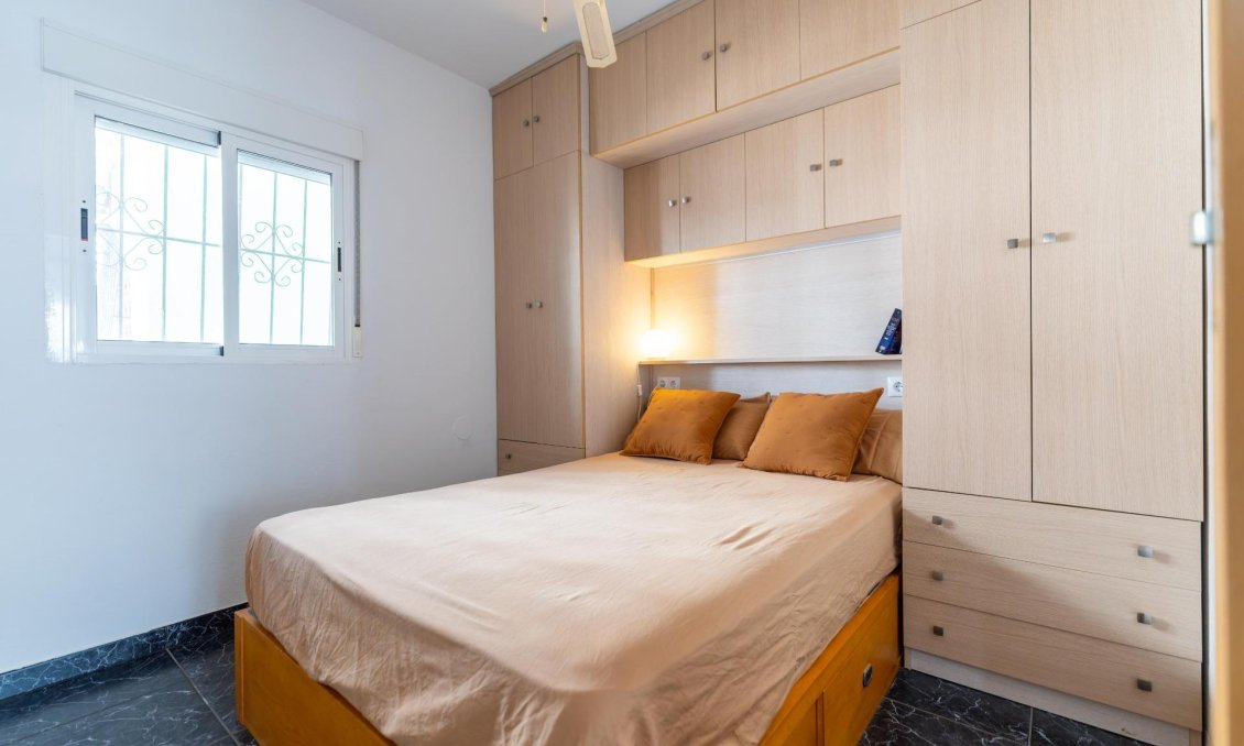 Segunda mano - Apartamento -
Torrevieja - El Acequión - Los Náufragos