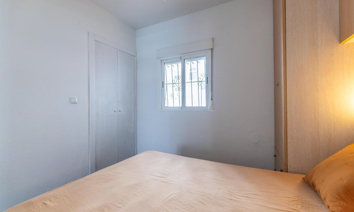 Segunda mano - Apartamento -
Torrevieja - El Acequión - Los Náufragos