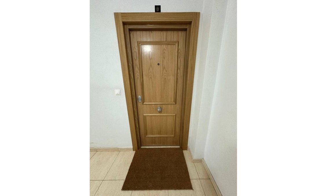 Segunda mano - Apartamento -
Torrevieja - Centro
