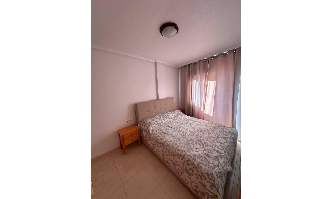 Segunda mano - Apartamento -
Torrevieja - Centro