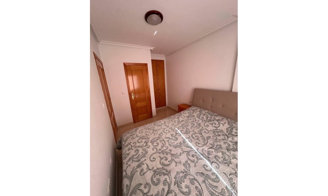 Segunda mano - Apartamento -
Torrevieja - Centro