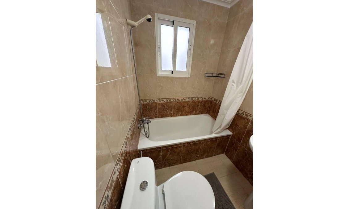 Segunda mano - Apartamento -
Torrevieja - Centro