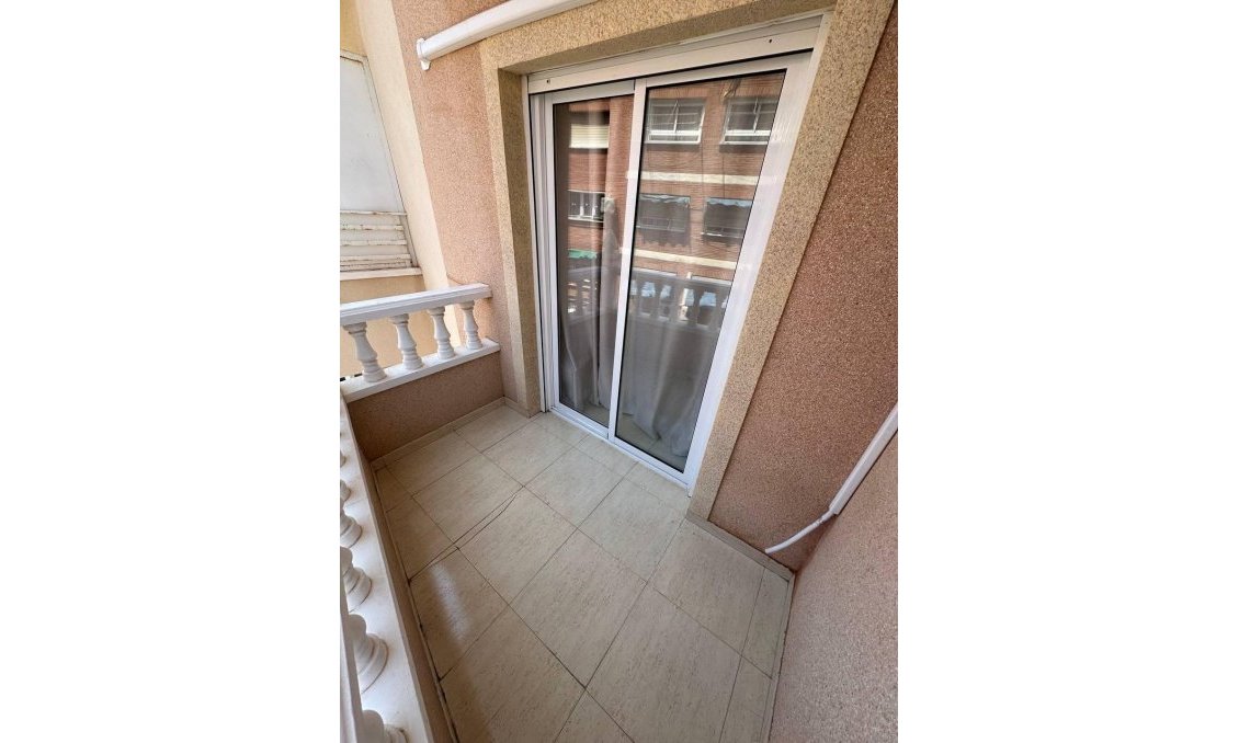 Segunda mano - Apartamento -
Torrevieja - Centro