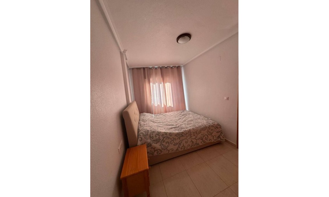 Segunda mano - Apartamento -
Torrevieja - Centro