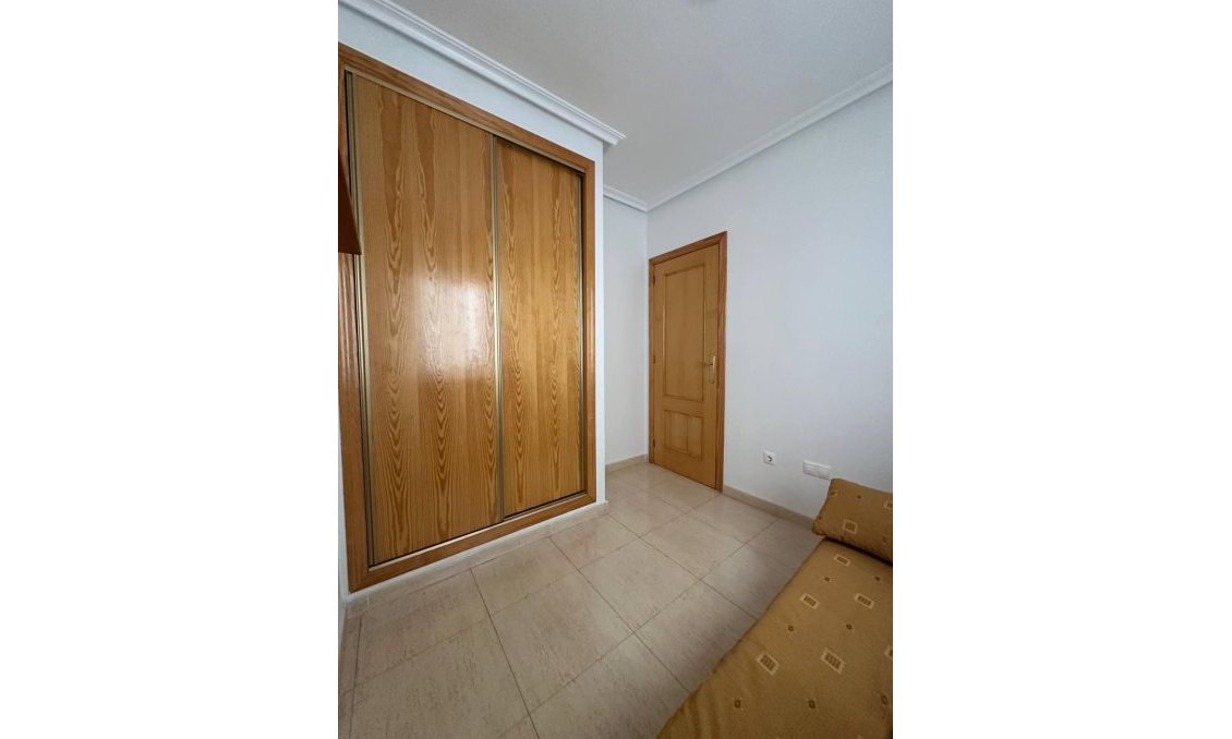 Segunda mano - Apartamento -
Torrevieja - Centro