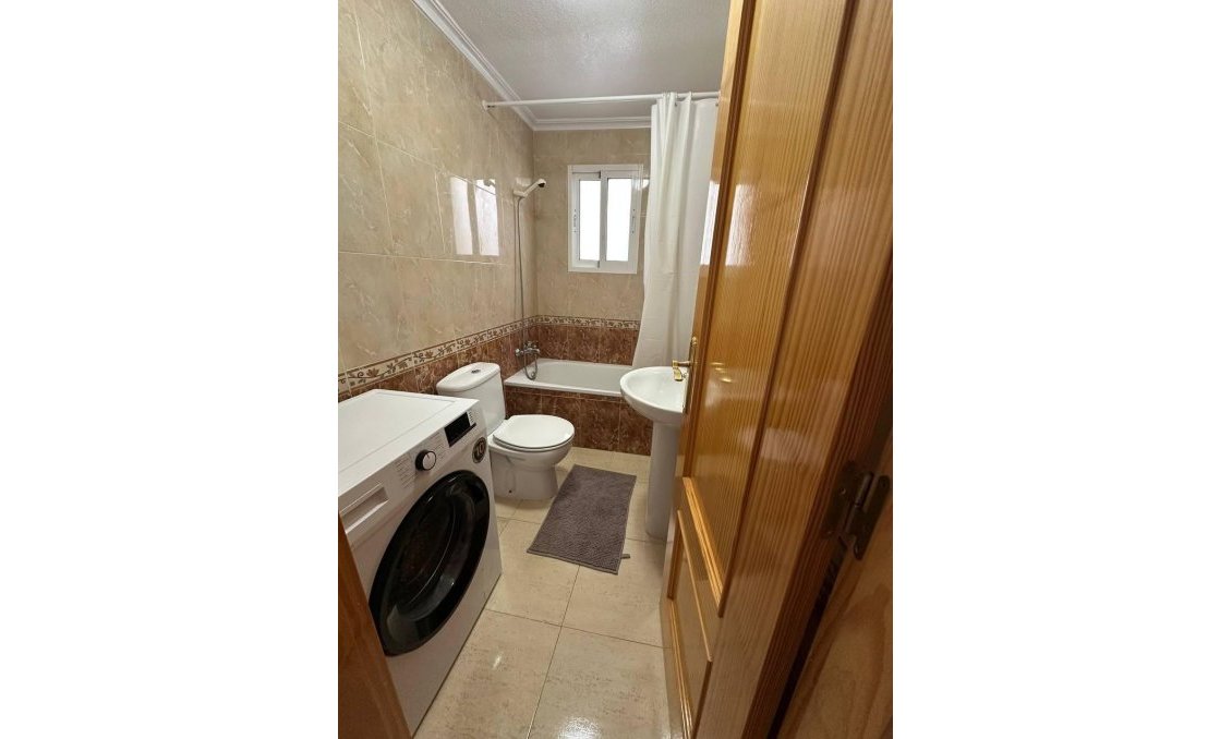 Segunda mano - Apartamento -
Torrevieja - Centro